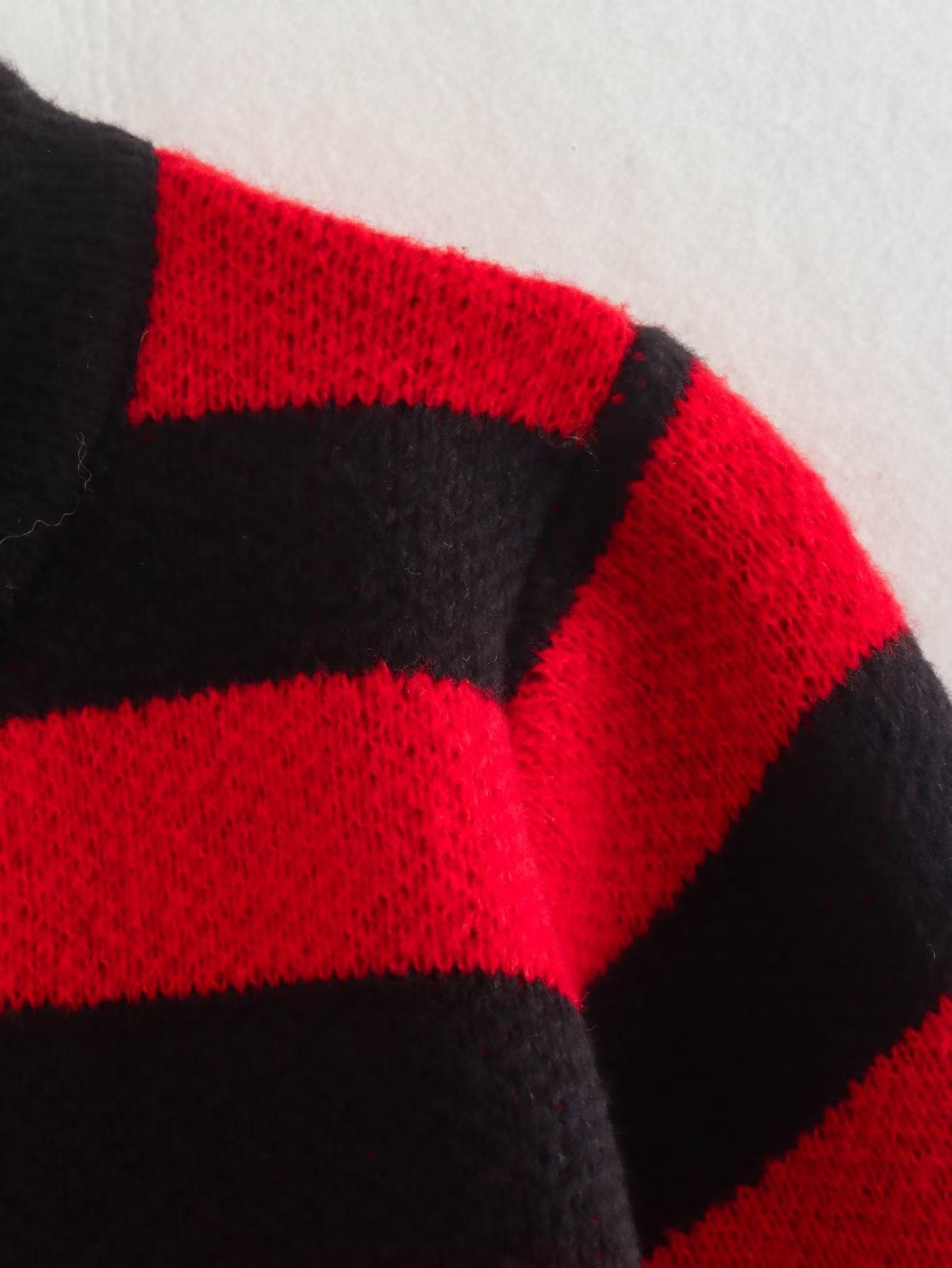 Round Neck Striped Sweater Ramay